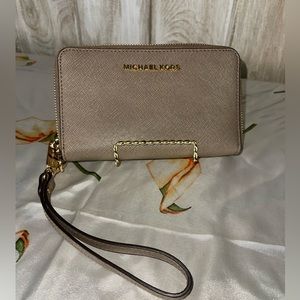 Michael Kors wristlet/wallet